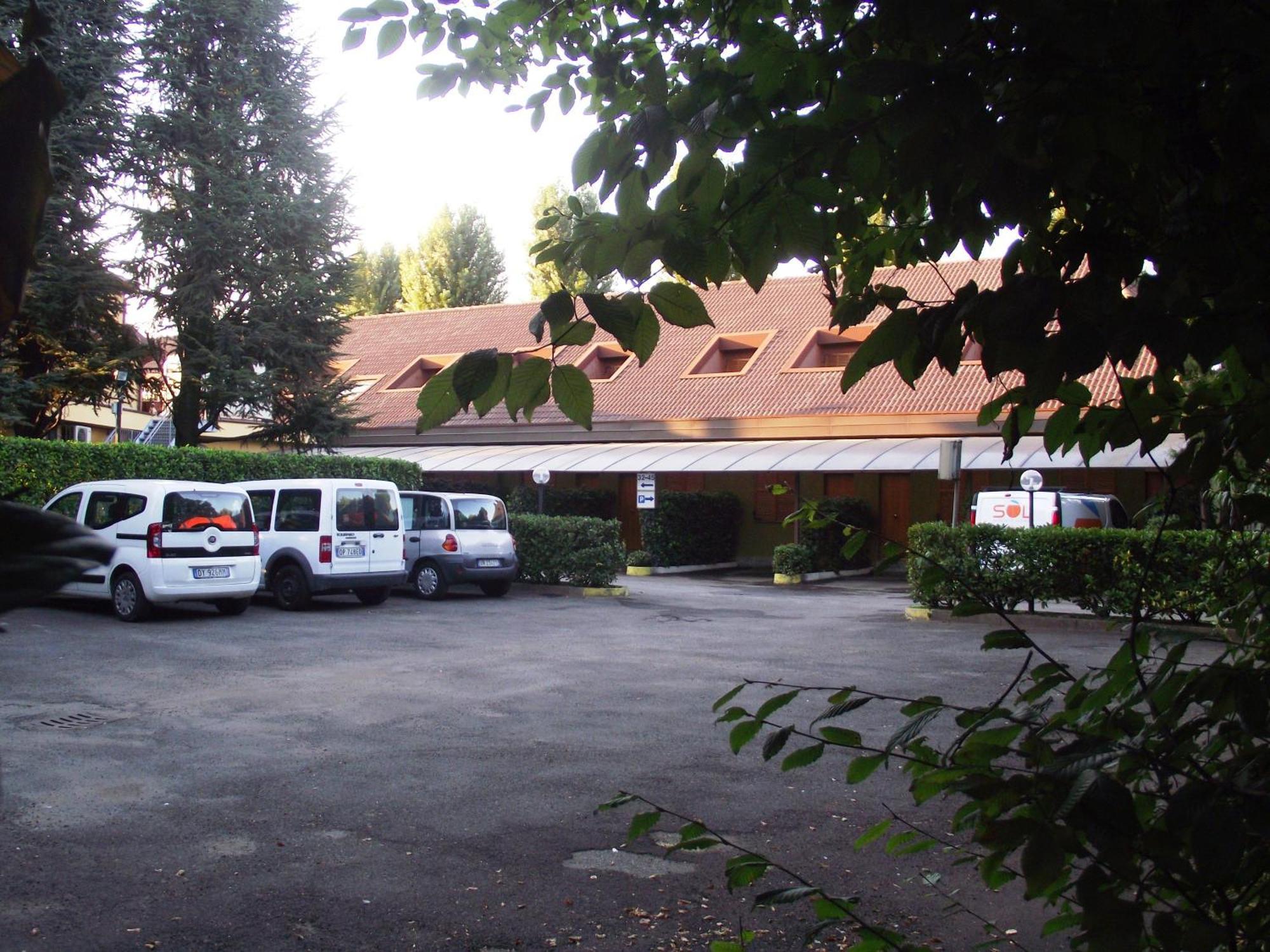 Hotel Motel Ovest Vittuone Exterior photo